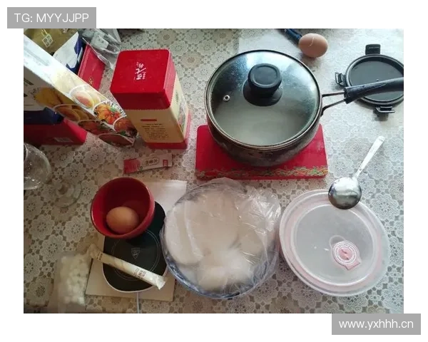 丁霞家的冰箱里居然塞满了能量胶和蛋白粉，连瓶可乐都找不到