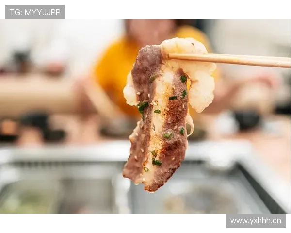 亚历克斯·摩根抱娃啃披萨，镜头一转背景就是她的超大衣帽间，我笑裂了